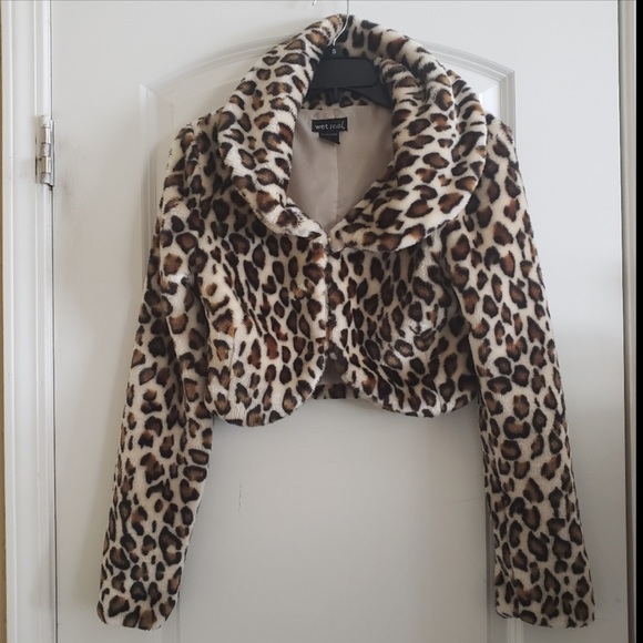♻️Wet Seal Faux Fur Leopard Print Crop Top Jacket/Vest size Small - Picture 2 of 13